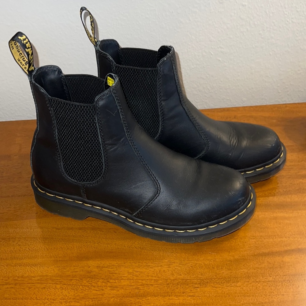 NEARLY PERFECT CONDITION SIZE 8 DR MARTENS BLACK ORIGINALS